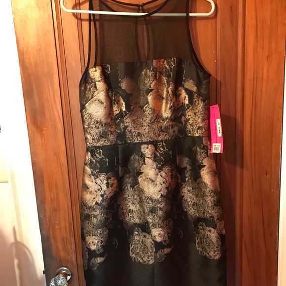 Betsey Johnson Black & Gold Metallic Sheath Dress - Picture 4 of 9